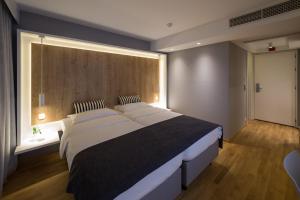 Postel nebo postele na pokoji v ubytování M Hotel