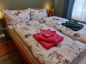a bed with two pillows and towels on it at Kopf Frei auf 1000 Meter Wohnung 1 in Feldberg