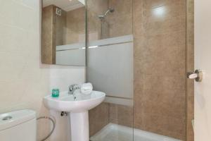 a bathroom with a sink and a shower at Casa Boliches32 in Arcos de la Frontera +19 photos