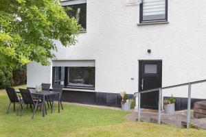 a table and chairs in front of a house at Fewo Goldbach in Eschwege