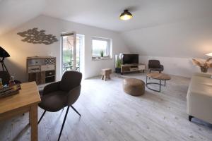 a living room with a couch and a table at Ferienwohnung Barsch in Rade