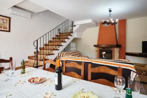 a dining room with a table and a fireplace at Casa Calera in Arbuniel