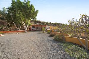 a house with a driveway in front of a house at Finca Vidalenta El Salobre in Salobre