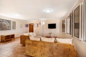 a living room with a couch and a tv at Finca Vidalenta El Salobre in Salobre