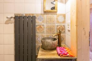 a bathroom with a bowl on a wooden table at Ferienwohnung Tipihof in Sauldorf +22 photos