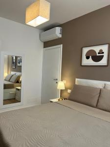 a bedroom with a large bed and a mirror at La Terrazza di Luca B&B in Tavernelle