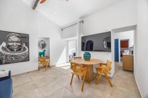 a kitchen and dining room with a table and chairs at Blue Sardine Historic Townhouse Algarve Beaches in Portimão
