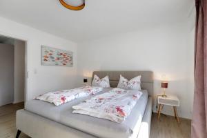 a bedroom with a bed with two pillows at Ferienwohnung Emilia in Garding