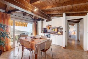 a kitchen and dining room with a table and chairs at Splendido loft panoramico in Veleso