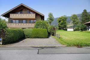 a house with a walkway in front of a house at Ammerheimat in Oberammergau