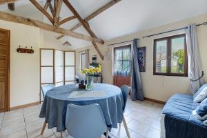 a dining room with a table and chairs at Gîte Chemin Des Hêtres in Armaillé