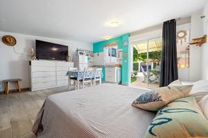 a bedroom with a large bed and a kitchen at Beach house in Torredembarra +17 photos