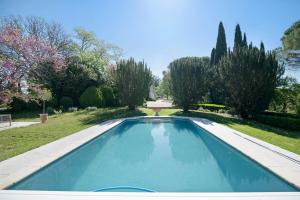 a swimming pool in a yard with trees at Maison d'hôtes de Gailhaguet in Verfeil
