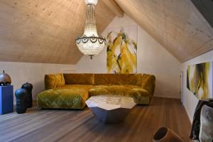 a living room with a couch and a table at BLUE-art Ferienwohnung in Wyssachen
