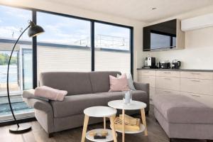 a living room with a couch and a table at Floatinghouse Bakerman in Zehdenick
