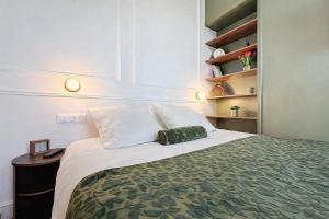 a bedroom with a large bed with white pillows at Le Studio du Chateau in Bréviandes