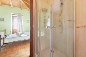 a shower with a glass door in a bathroom at Agriturismo El Giardì in Marone