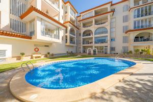 a swimming pool in front of a building at Rotonda Spaniahome in L'Alfàs del Pi