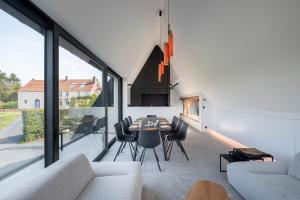 a living room with a table and chairs at Apartment L'O Reine, B&B in Sint-Pieters-Leeuw