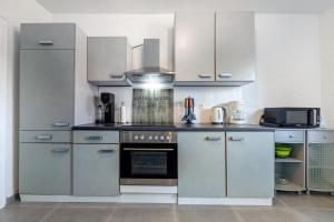a kitchen with stainless steel cabinets and a stove at Ferienwohnung am Fährhafen in Neu Darchau