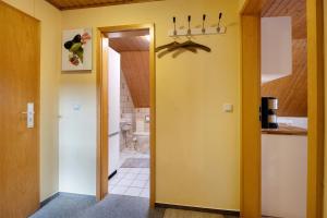 a hallway leading to a bathroom with a toilet at Haus Stoldt in Meldorf +32 photos