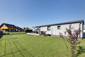 a large yard with a white building and a house at Madera Concordiasee in Friedrichsaue