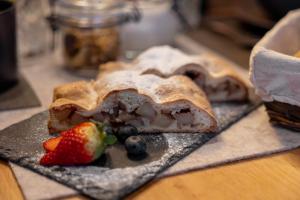 a piece of bread with fruit on a plate at Chalet Berg in Selva dei Molini