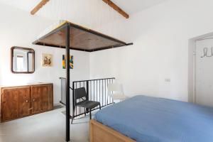 a bedroom with a bed and a desk and a chair at Uliveto in Lerici