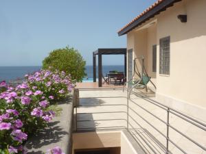 En balkon eller terrasse på Villa Halcyon Caboverde