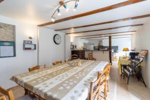 a dining room with a large table and chairs at Chambre Millepertuis in Auriac-du-Périgord