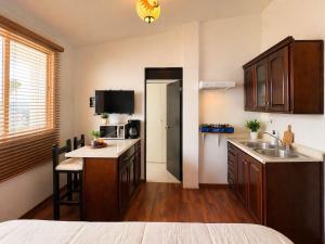 a kitchen with a sink and a counter top at Loft Maria in Tlazcalancingo