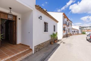 a street in a town with white buildings at Casa Jimena 2 personas in Jimena de la Frontera