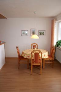 a dining room with a table and chairs at Ferienwohnung Dr Saretz in Bodman