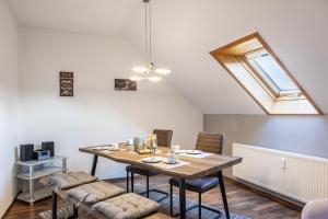 a dining room with a table and chairs and a window at Ferienwohnung Schiller in Grebenhain