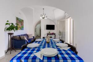 a living room with a table with a blue and white table cloth at Casa vacanza Sotto La Lizza in Alezio