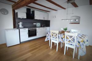 a kitchen and dining room with a table and chairs at Ferienwohnung La Maison Palatinate in Kapsweyer