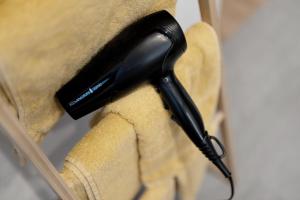 a black object is hanging on a yellow glove at Meerrettichnest in Appenweier