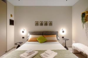 a bedroom with a bed with two towels on it at Maison Bijoux Aosta in Aosta