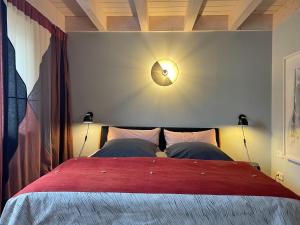 a bedroom with a bed with a clock on the wall at Ferienwohnung Waldmeisterzimmer in Sankt Peter