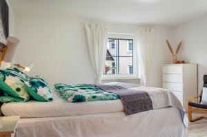 a bedroom with a bed with pillows and a window at Ferienwohnung Weinberg in Markt Einersheim