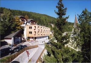 a view of a town with a building and a tree at Al Cargá San Vigilio di Marebbe in San Vigilio Di Marebbe