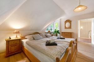 a bedroom with a large bed in a room at Ferienhaus im Grünen in Harsefeld