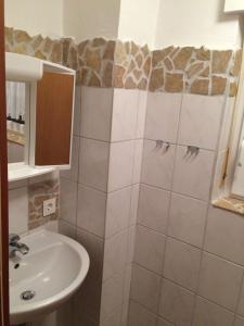 a bathroom with a sink and a shower at Ferienwohnung Am Sieperloh in Stryck