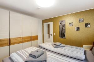 a bedroom with two beds with towels on them at Ferienwohnung Andreas in Naumburg