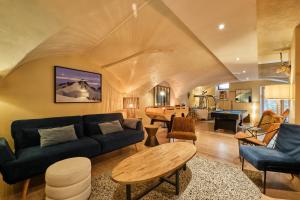 a living room with a couch and a table at Jacuzzi Sauna Terrasse Venosc in Les Deux Alpes