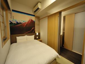 Postel nebo postele na pokoji v ubytování Dormy Inn Akihabara