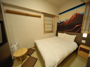 Postel nebo postele na pokoji v ubytování Dormy Inn Akihabara