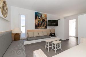 a living room with a couch and a table at Ca Sa Mola in Cala Santandria