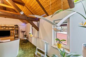 a living room with a wooden ceiling at Haus Luise in Stapelburg