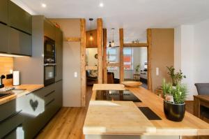 a kitchen with a wooden table in a room at Ferienwohnung Eichendorff in Nordhausen